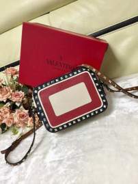 Picture of Valentino Handbags _SKUfw180658560fw